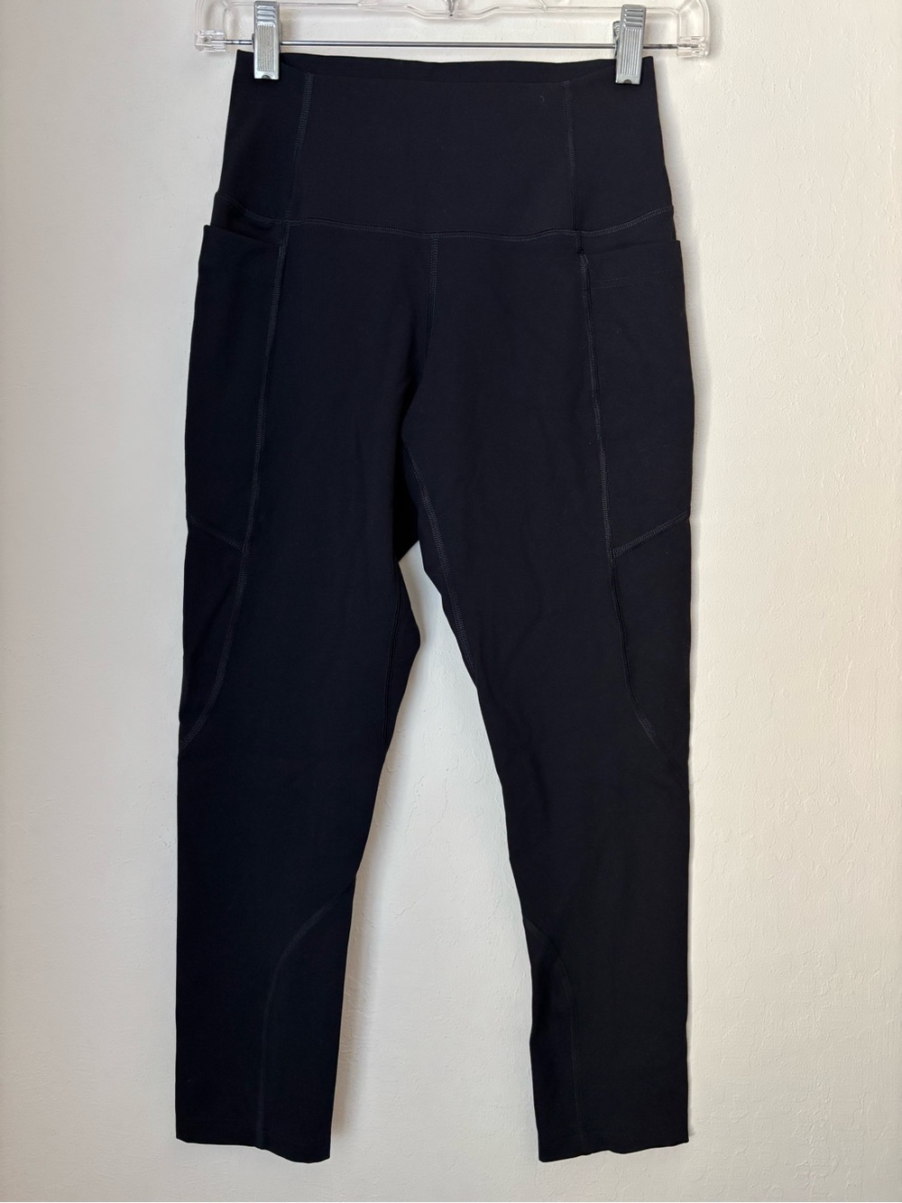 LNDR Leggings Size US Small Black Cropped Activewear Pockets Compression
